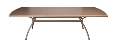 Table rectangulaire Floris alu/résine210 x 108 cm, coloris Cappuccino/marron pour 375€