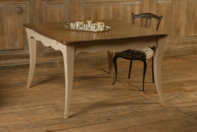 Table carr&eacute;e Romance avec 2 allonges