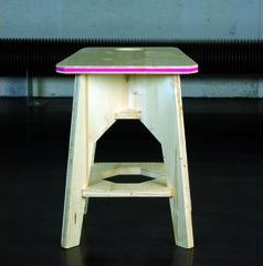 Tabouret Satula-eko avec liseret rose BE ODES...
