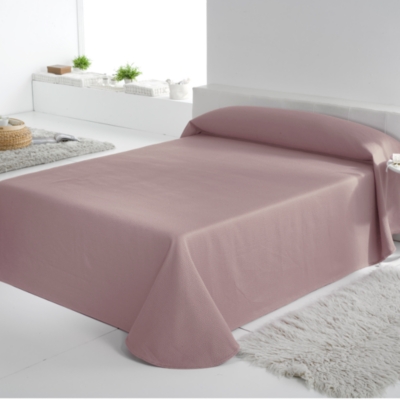 Couvre-lit Trebol. Belle qualité de tissage jacquard 70 % polyester, 30 % coton. Tenue des coloris garantie. Lavage et séchage en machine. /Couvre-lit Trebol, finition gansée sur tout le tour, réversible. Couvre-lit Trebol. Belle qualité de tissage jacquard 70 % polyester, 30 % coton. Tenue des coloris garantie. Lavage et séchage en machine. /Couvre-lit Trebol, finition gansée sur tout le tour, réversible.